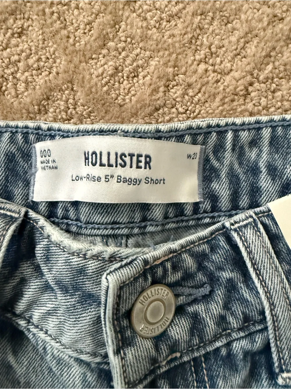Hollister Low Rise Baggy 5in Light Wash Denim Shorts